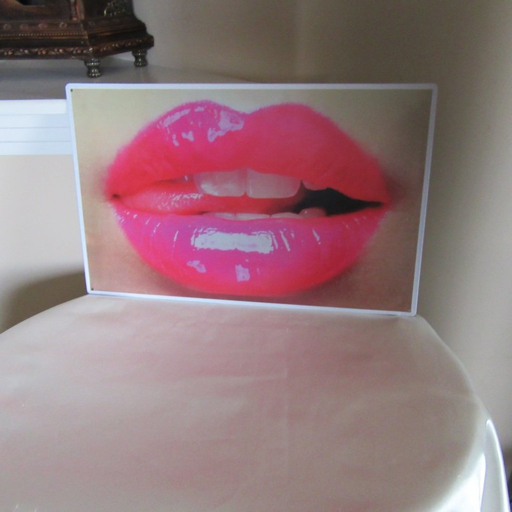 Lips Metal Sign - Picture 3 of 10